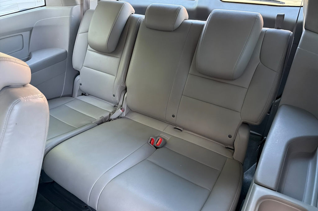 Thumbnail: 2012 Honda Odyssey - 22