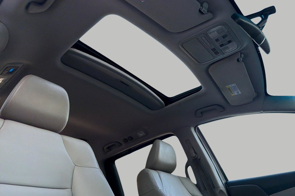 Thumbnail: 2012 Honda Odyssey - 23