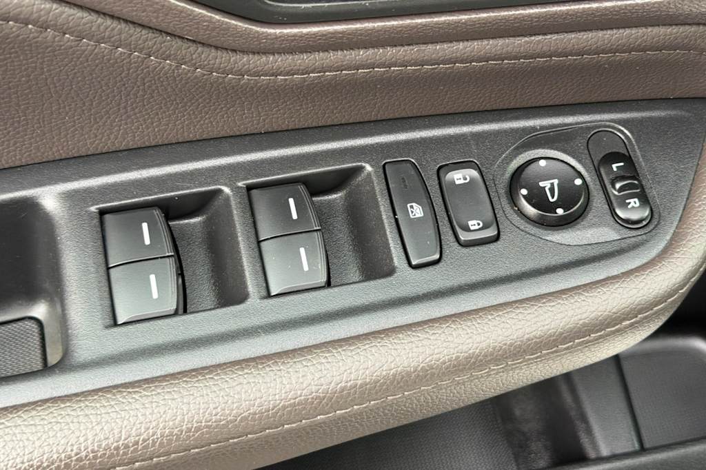 Thumbnail: 2018 Honda Odyssey - 23