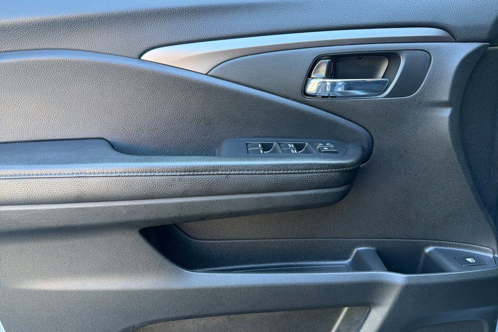 Thumbnail: 2022 Honda Pilot - 21