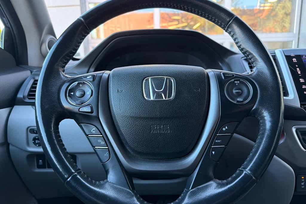 Thumbnail: 2017 Honda Pilot - 28
