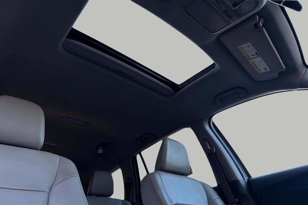 Thumbnail: 2017 Honda Pilot - 24