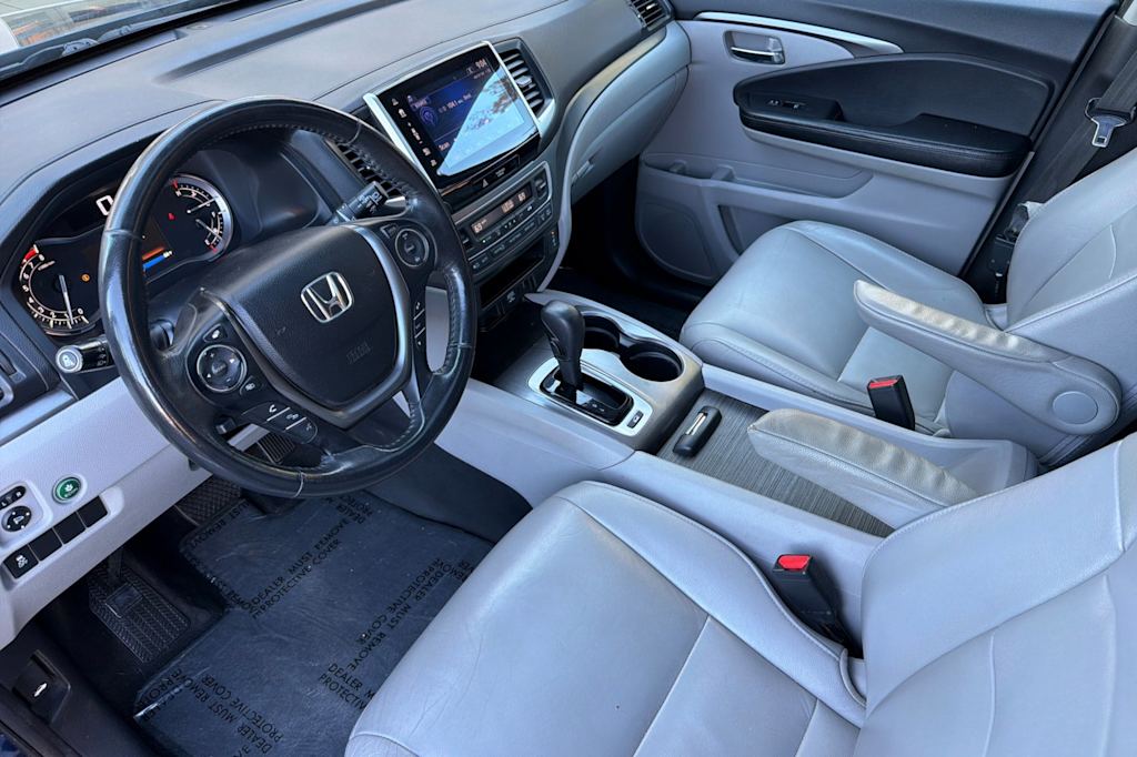Thumbnail: 2017 Honda Pilot - 9