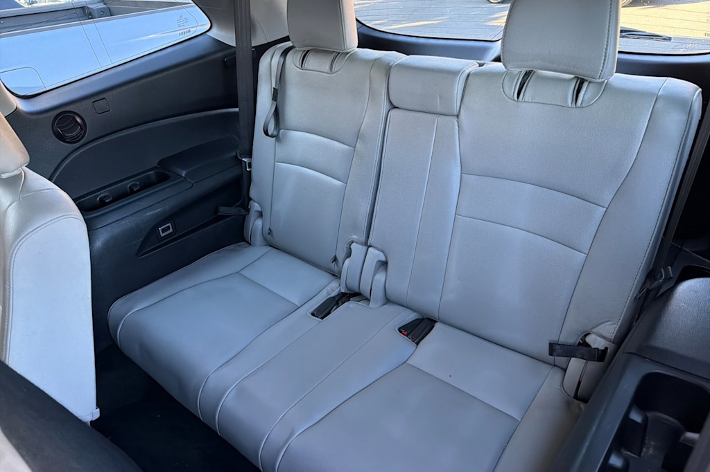 Thumbnail: 2017 Honda Pilot - 23