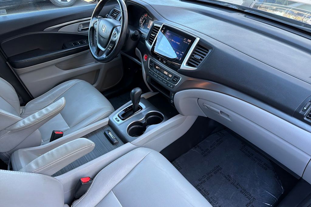Thumbnail: 2017 Honda Pilot - 12