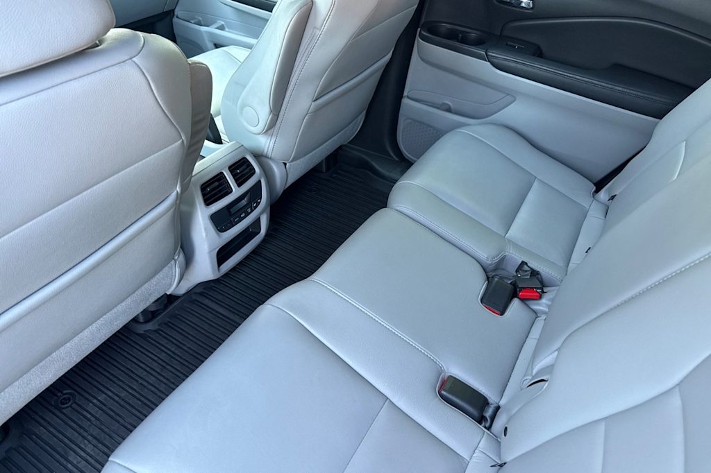Thumbnail: 2016 Honda Pilot - 11