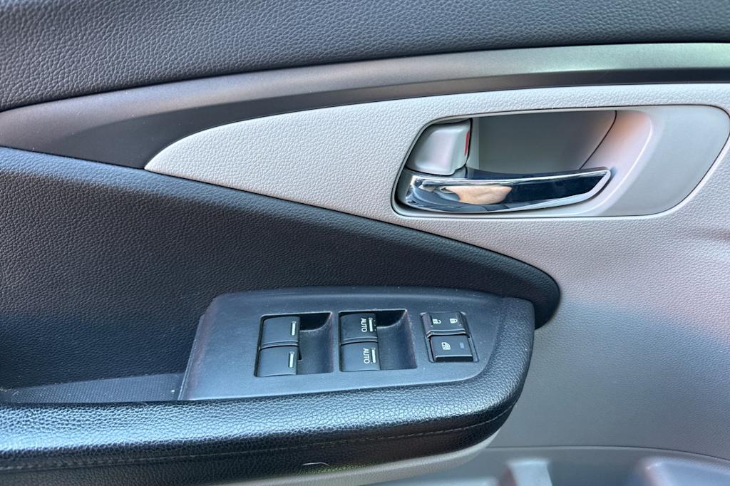 Thumbnail: 2016 Honda Pilot - 21