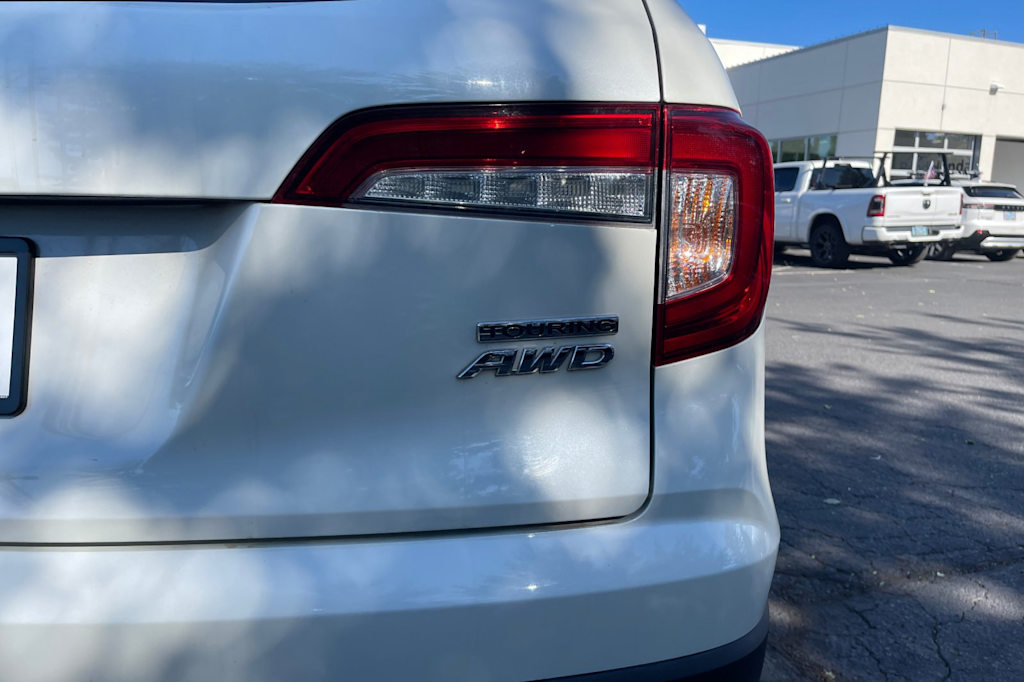 Thumbnail: 2019 Honda Pilot - 16