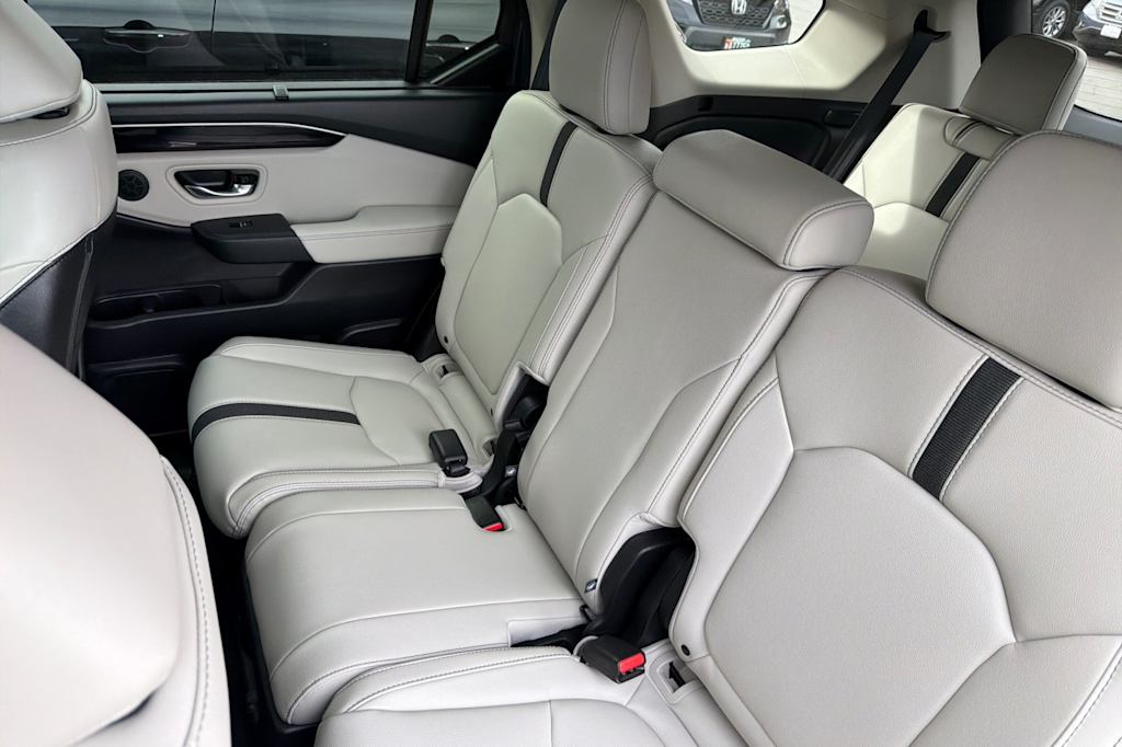 Thumbnail: 2026 Honda Pilot - 9