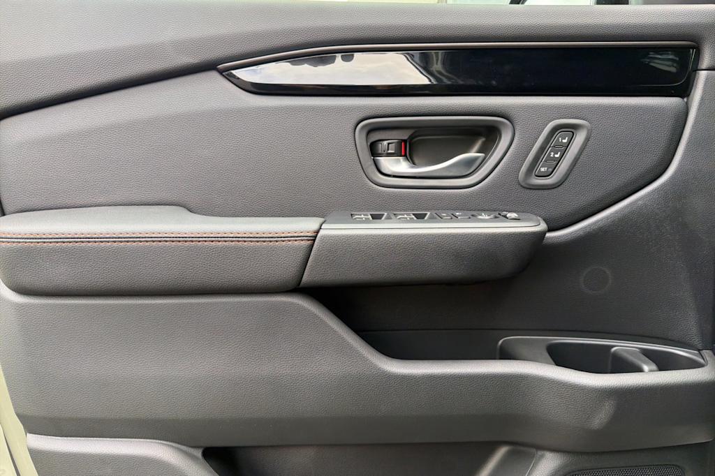 Thumbnail: 2026 Honda Pilot - 21