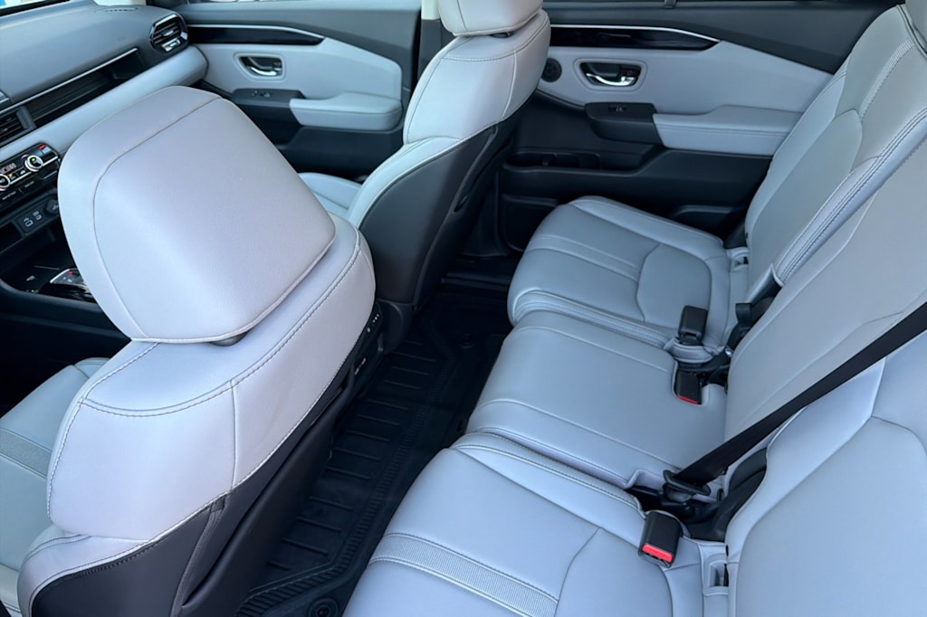 Thumbnail: 2023 Honda Pilot - 9