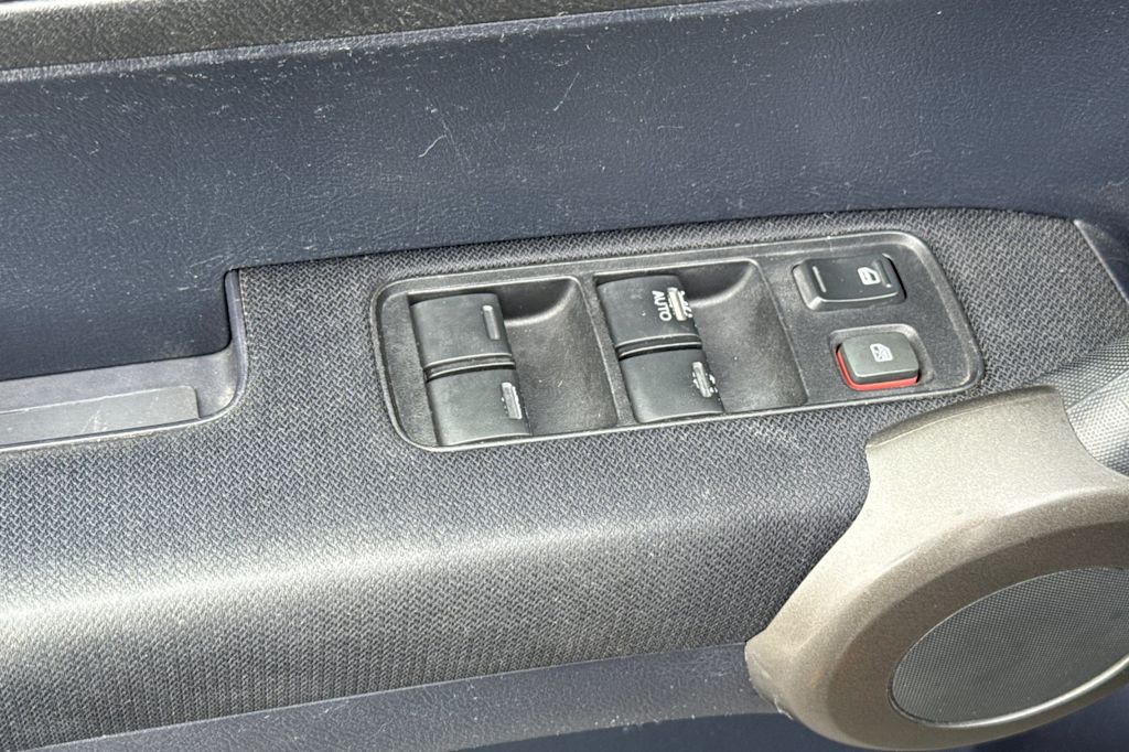 Thumbnail: 2011 Honda CR-V - 21