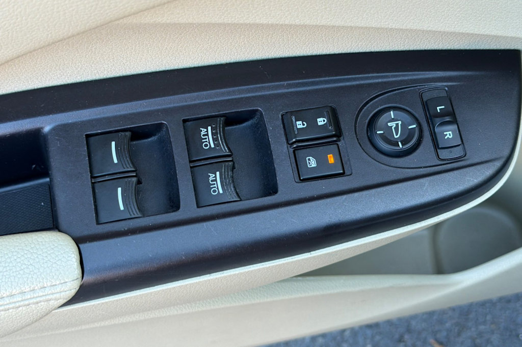 Thumbnail: 2015 Acura RDX - 22