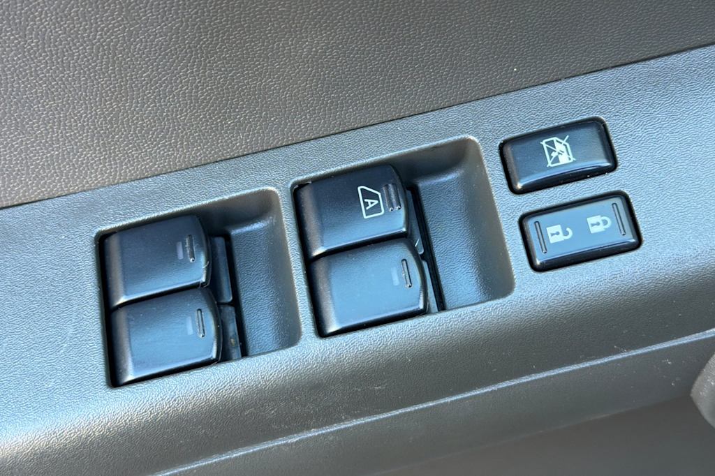 Thumbnail: 2011 Nissan Xterra - 23