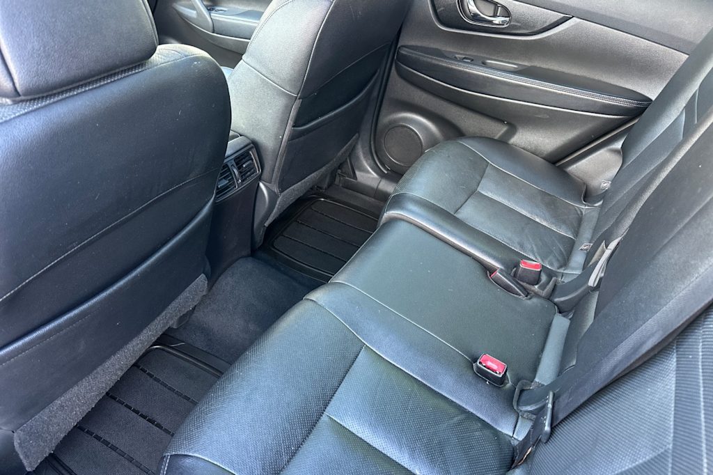 Thumbnail: 2016 Nissan Rogue - 10