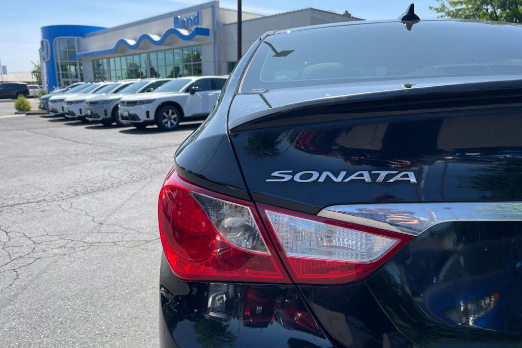 Thumbnail: 2013 Hyundai Sonata - 16