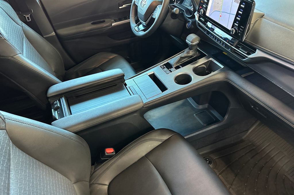 Thumbnail: 2022 Toyota Sienna - 10