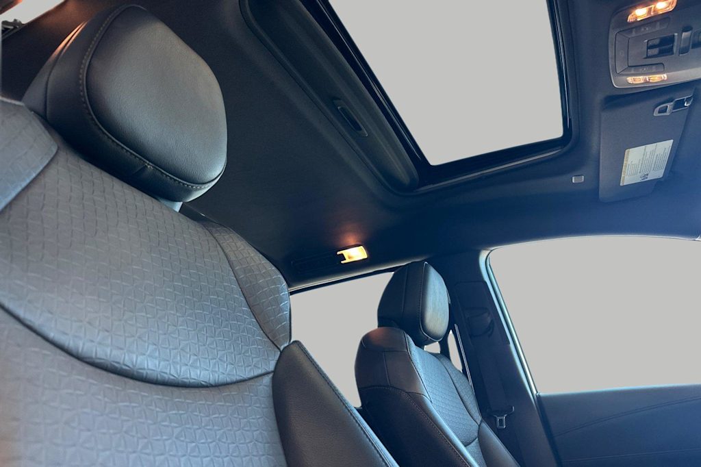 Thumbnail: 2022 Toyota Sienna - 24
