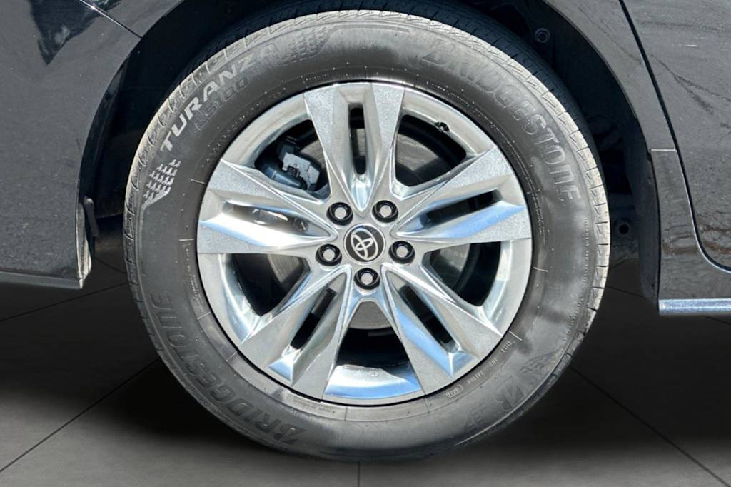 Thumbnail: 2022 Toyota Sienna - 8