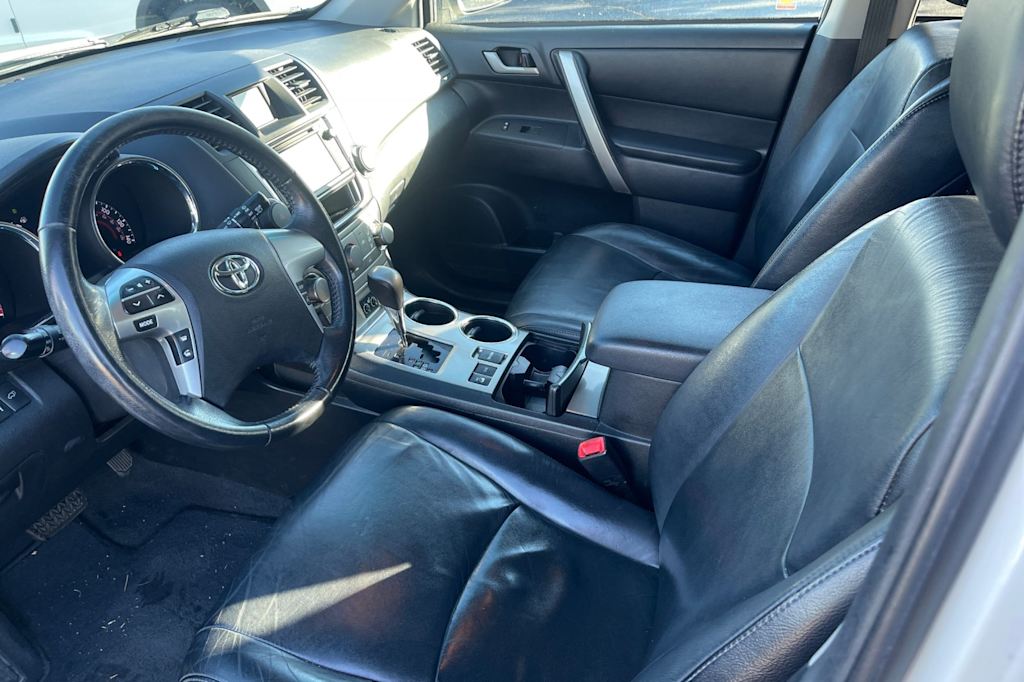 Thumbnail: 2013 Toyota Highlander - 9