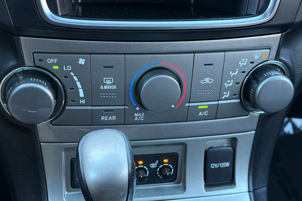 Thumbnail: 2013 Toyota Highlander - 26