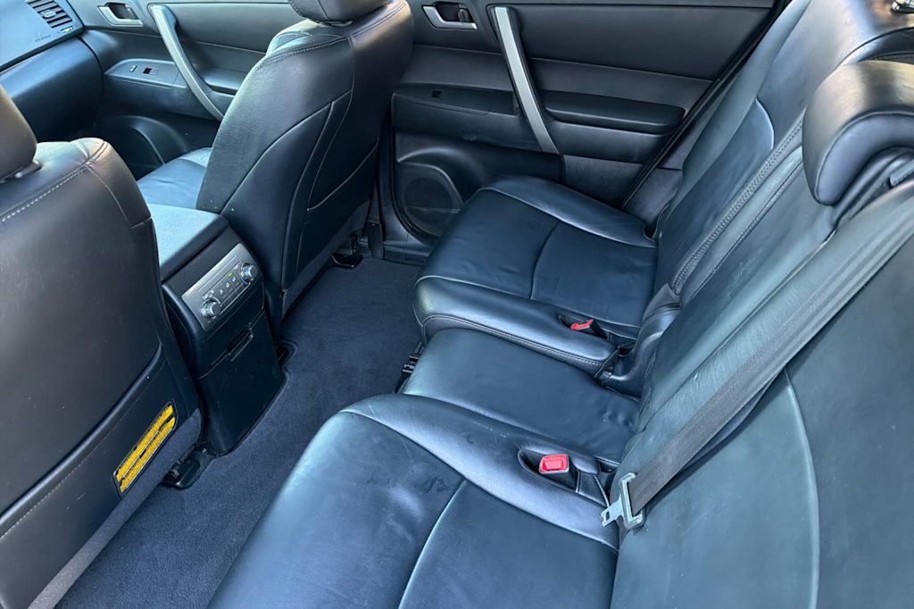 Thumbnail: 2013 Toyota Highlander - 10