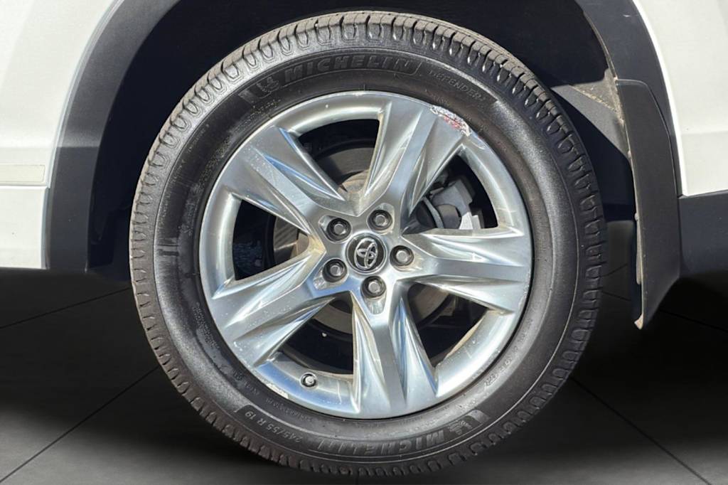 Thumbnail: 2017 Toyota Highlander - 8