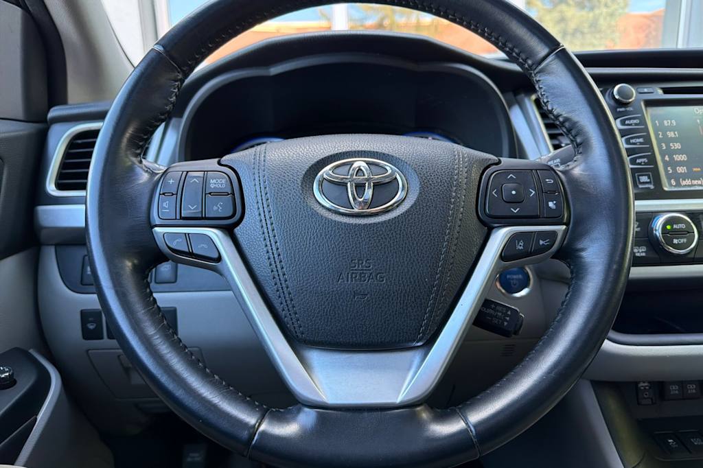 Thumbnail: 2017 Toyota Highlander - 29