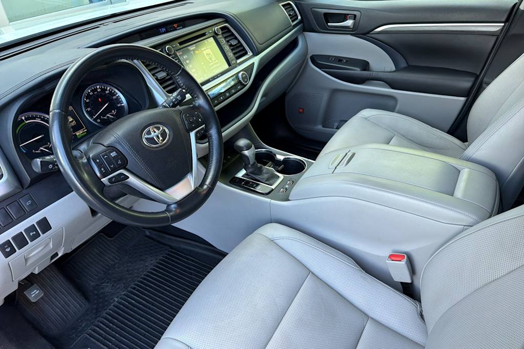 Thumbnail: 2017 Toyota Highlander - 9