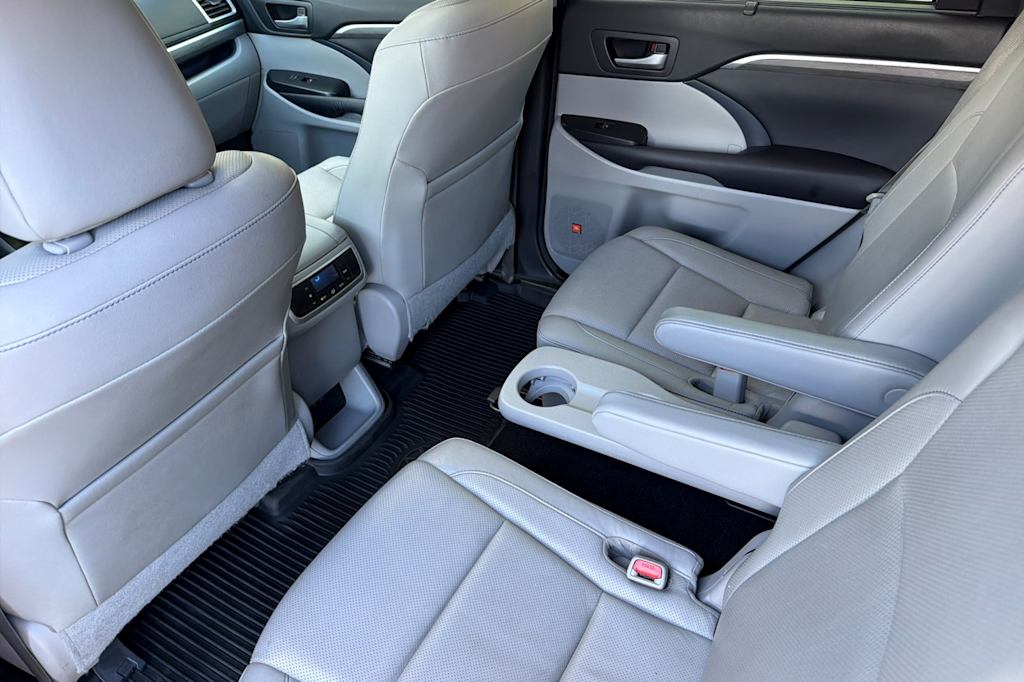 Thumbnail: 2017 Toyota Highlander - 10