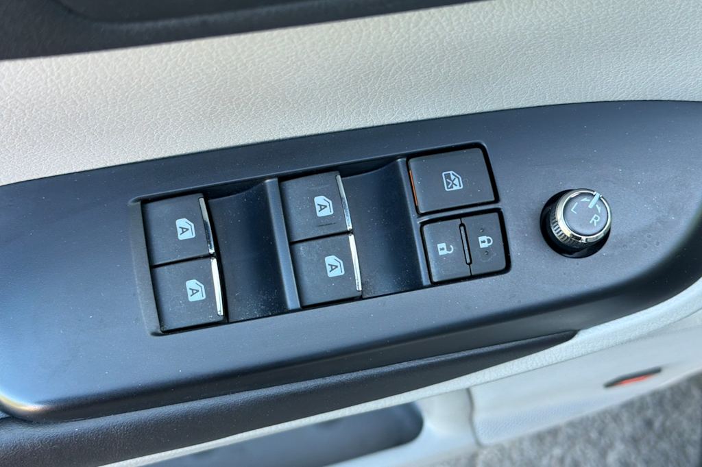 Thumbnail: 2017 Toyota Highlander - 22