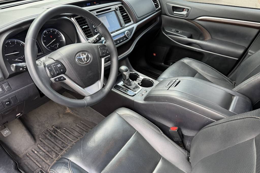 Thumbnail: 2016 Toyota Highlander - 8