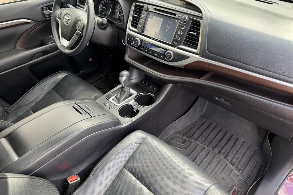 Thumbnail: 2016 Toyota Highlander - 11