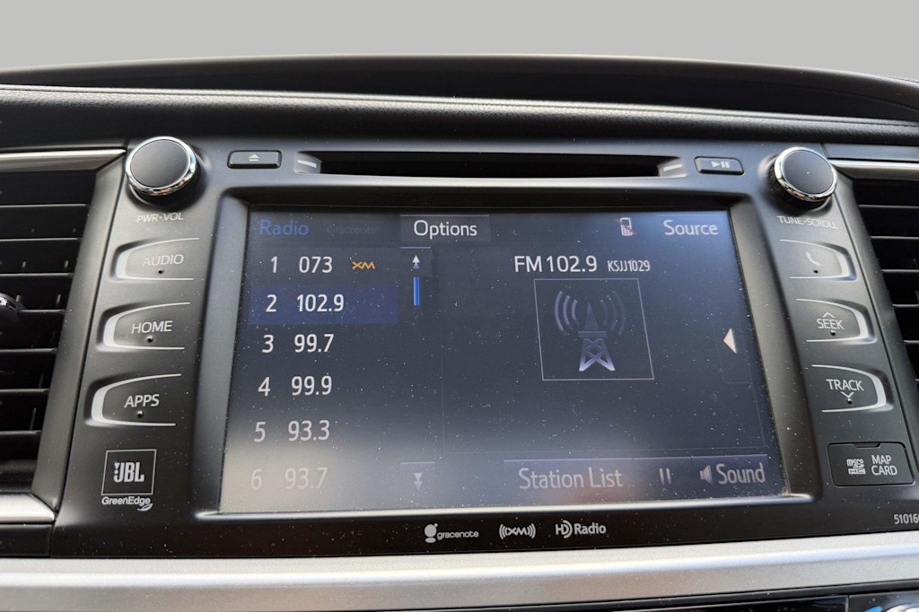 Thumbnail: 2016 Toyota Highlander - 25