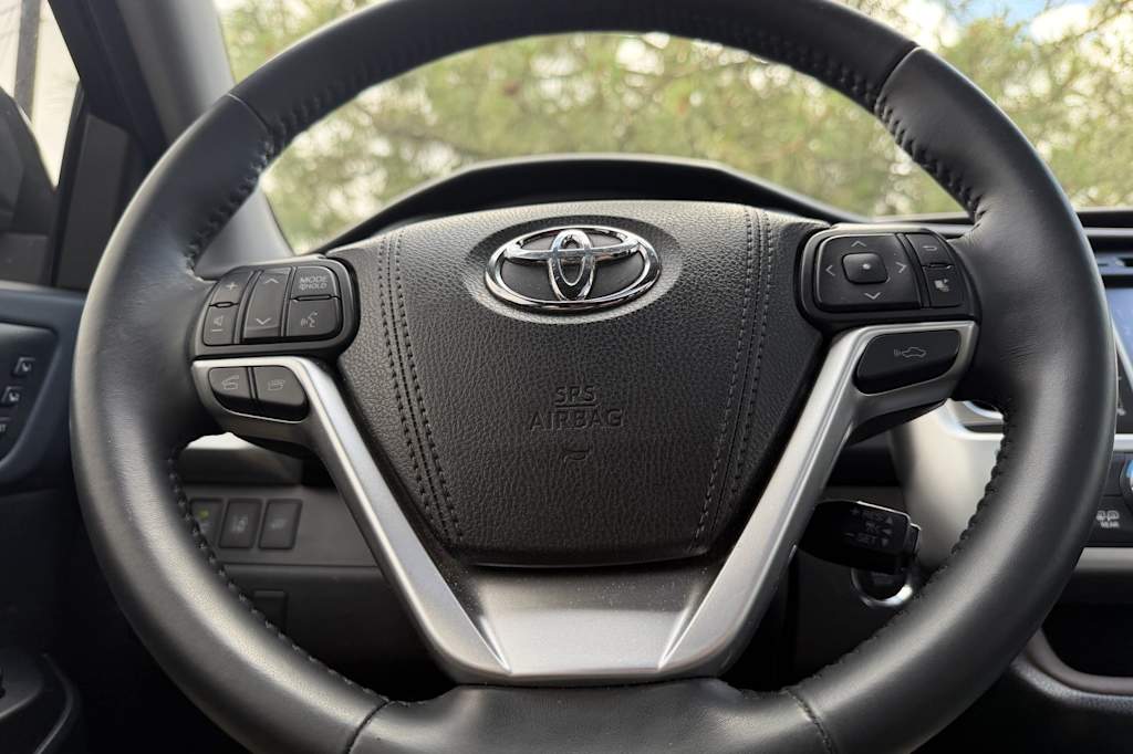Thumbnail: 2016 Toyota Highlander - 30