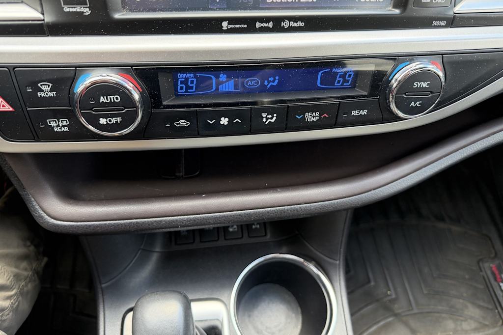 Thumbnail: 2016 Toyota Highlander - 28
