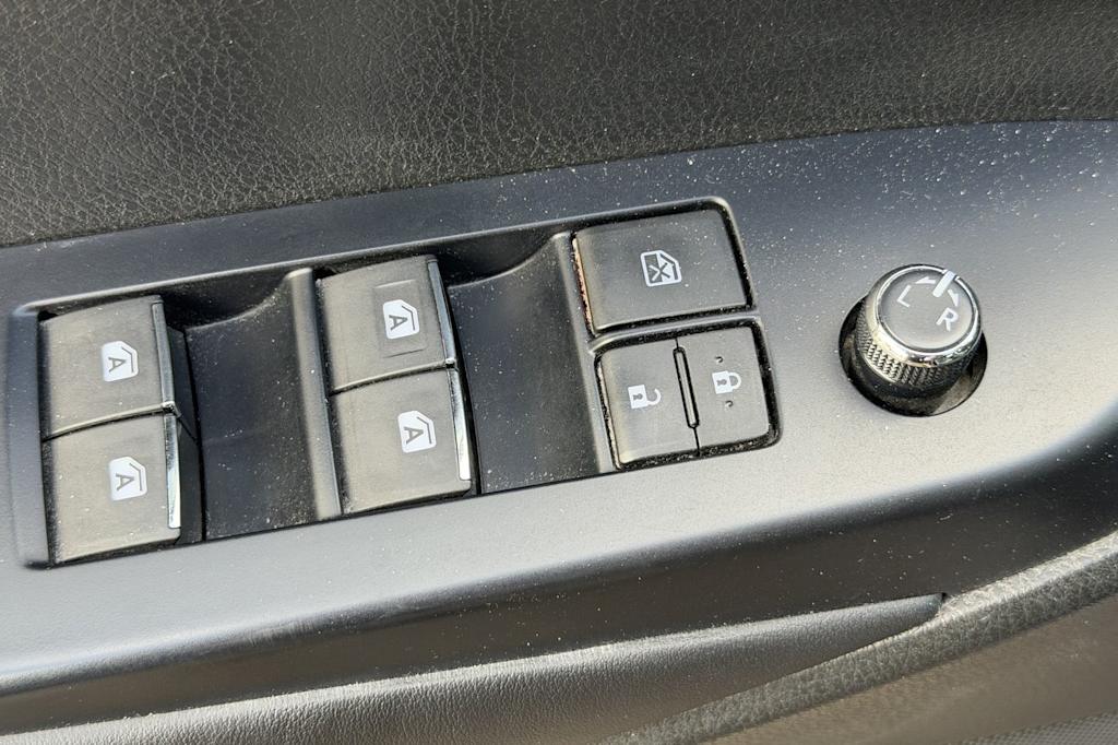 Thumbnail: 2016 Toyota Highlander - 22
