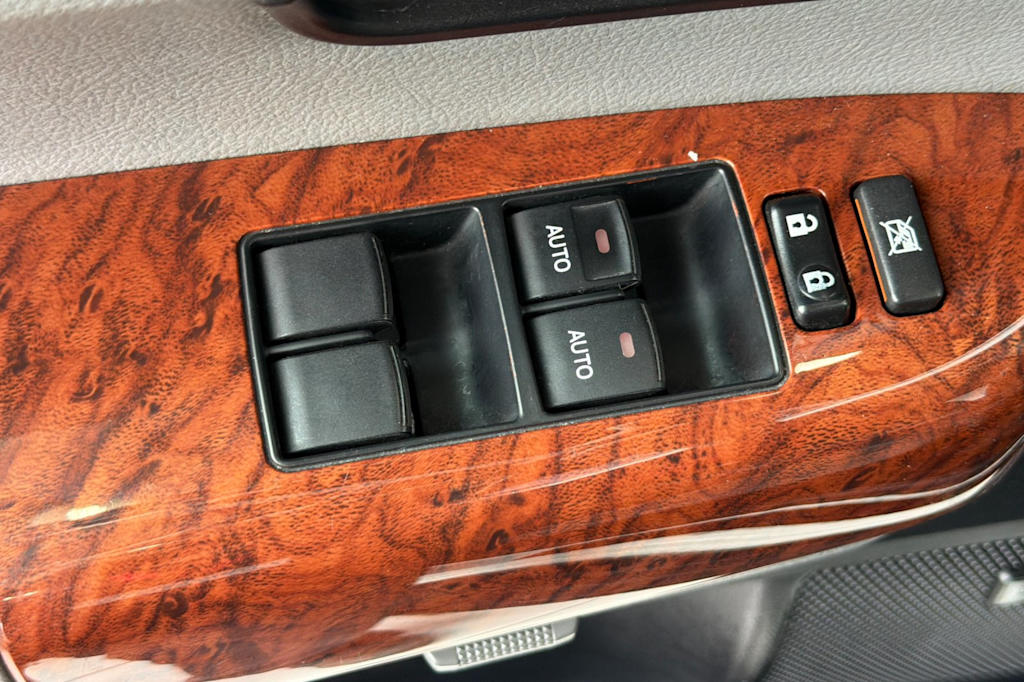 Thumbnail: 2018 Toyota Sequoia - 21