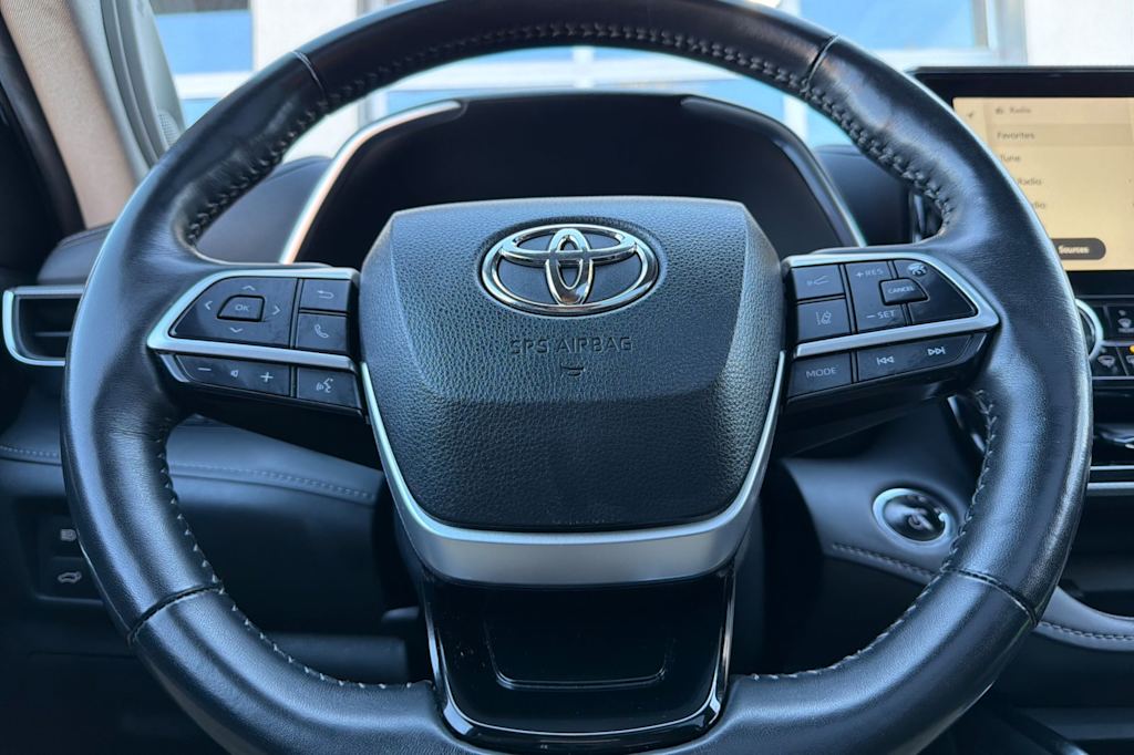 Thumbnail: 2023 Toyota Highlander - 28