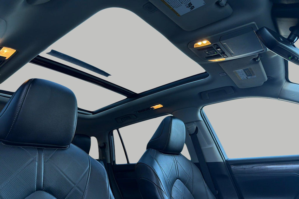 Thumbnail: 2023 Toyota Highlander - 24