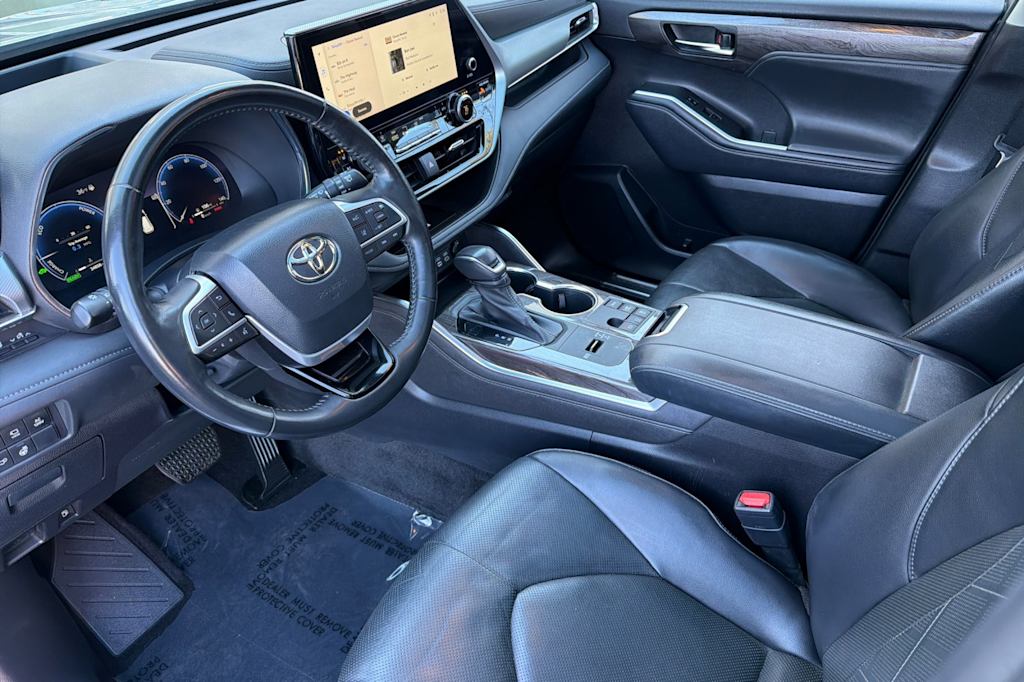 Thumbnail: 2023 Toyota Highlander - 9