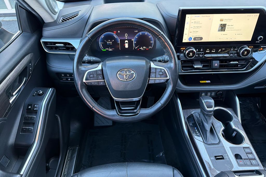 Thumbnail: 2023 Toyota Highlander - 11
