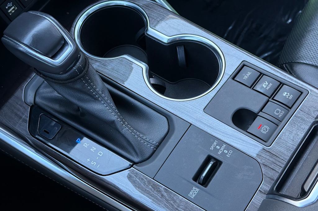 Thumbnail: 2023 Toyota Highlander - 14