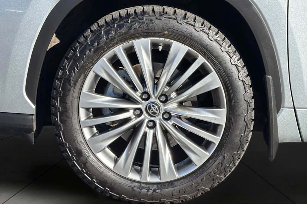 Thumbnail: 2023 Toyota Highlander - 8