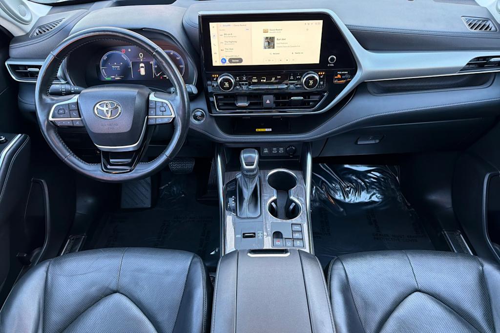Thumbnail: 2023 Toyota Highlander - 2