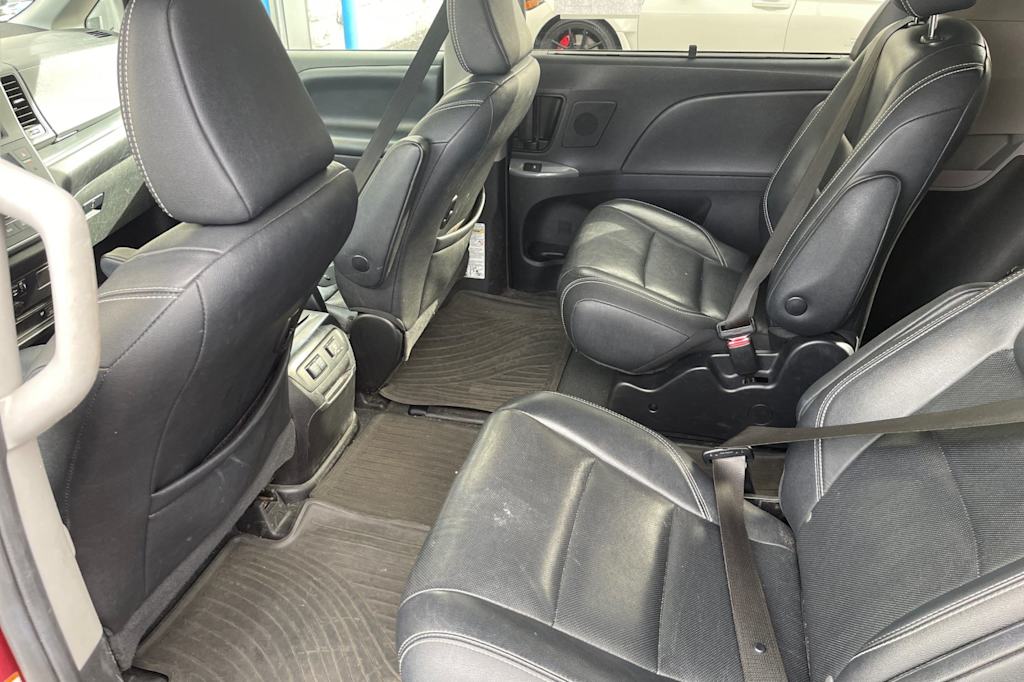 Thumbnail: 2020 Toyota Sienna - 10