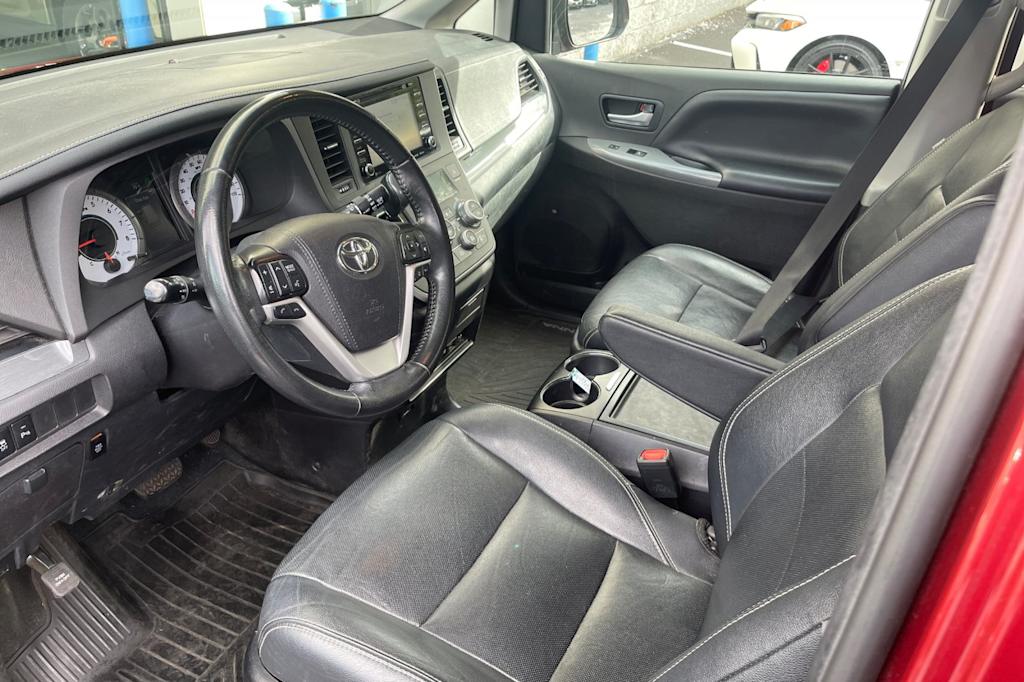 Thumbnail: 2020 Toyota Sienna - 9