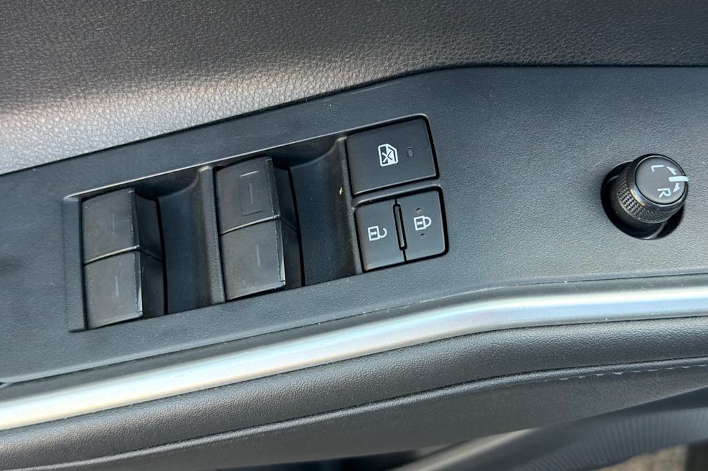 Thumbnail: 2020 Toyota Highlander - 21