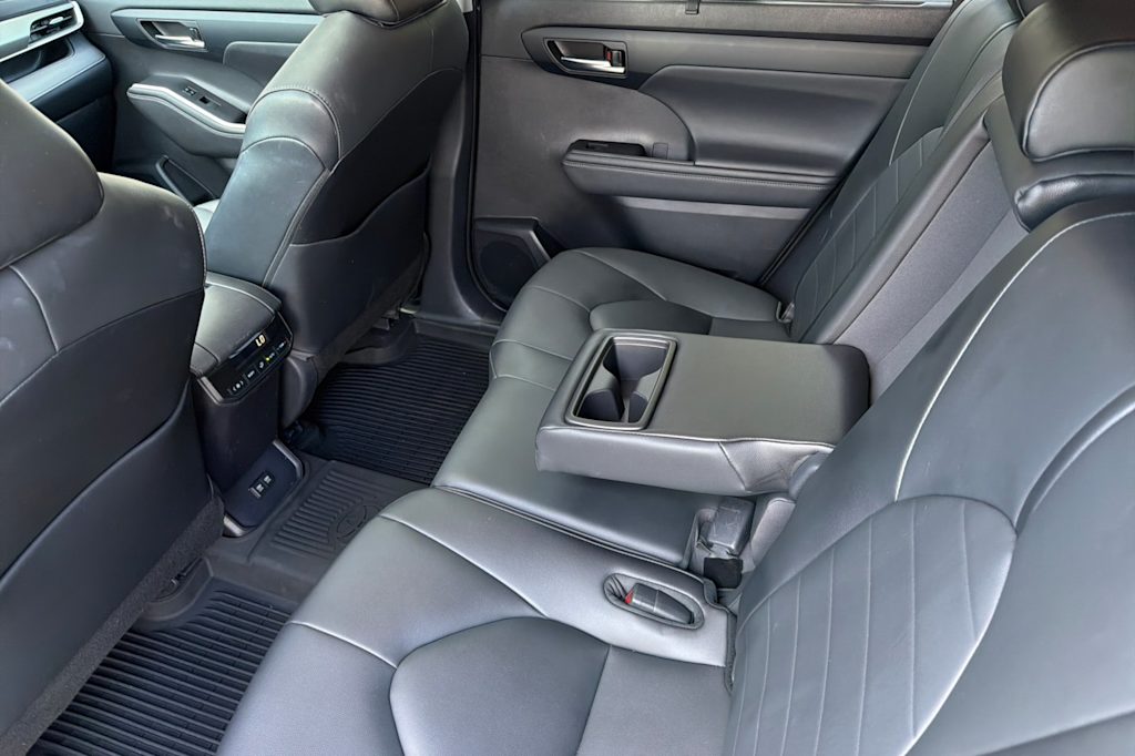 Thumbnail: 2020 Toyota Highlander - 9