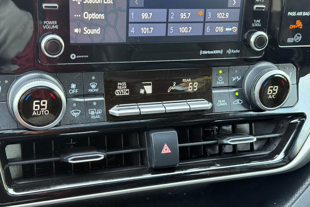 Thumbnail: 2020 Toyota Highlander - 27